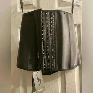 Waist Cincher for tummy control womens size large. NWT